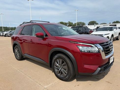 Used 2022 Nissan Pathfinder SV w/ SV Premium Package AWD/4WD image 1