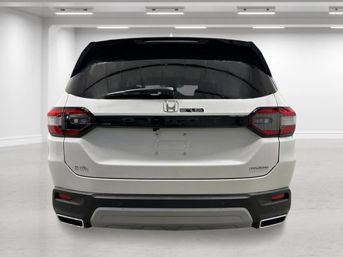 New 2025 Honda Pilot Touring image 4