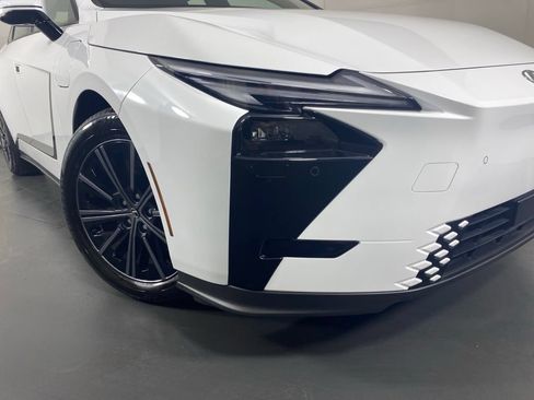 Certified 2026 Lexus ES 350e w/ Convenience Package FWD image 4