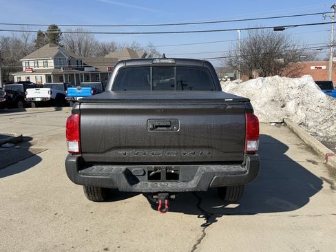 Used 2016 Toyota Tacoma SR w/ SR Convenience Package image 7