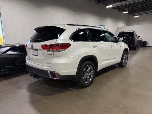 Used 2019 Toyota Highlander Limited Platinum image 7