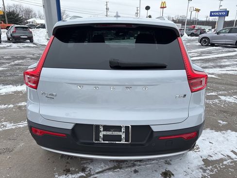 Used 2020 Volvo XC40 T5 Momentum w/ Protection Package Premier image 7