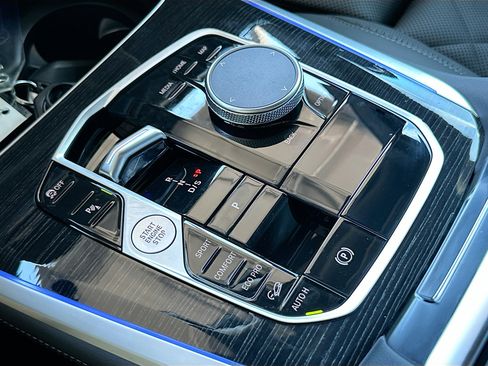 Used 2026 BMW X5 xDrive40i w/ M Sport Package image 17