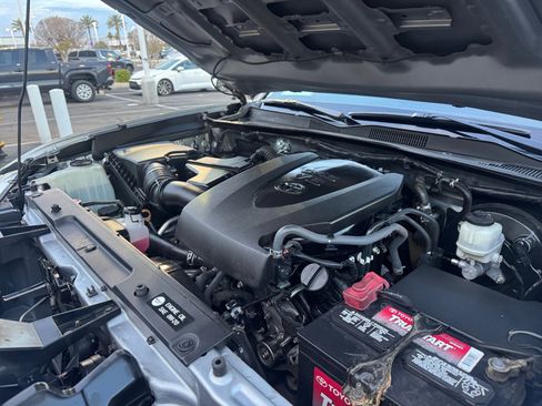 Used 2019 Toyota Tacoma TRD Sport w/ Technology Package image 22