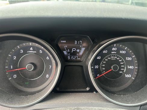 Used 2016 Hyundai Elantra SE image 2