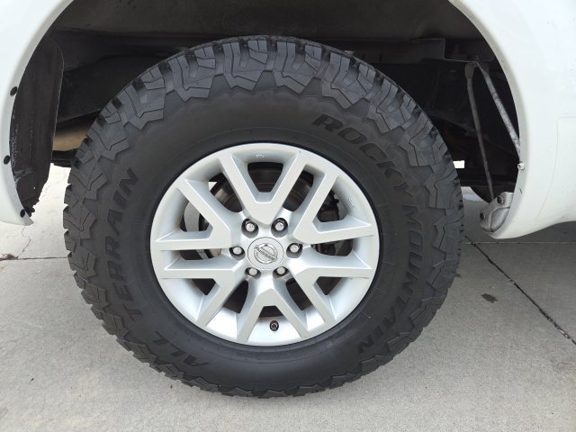 Used 2017 Nissan Frontier SV w/ SV Value Truck Package RWD image 12