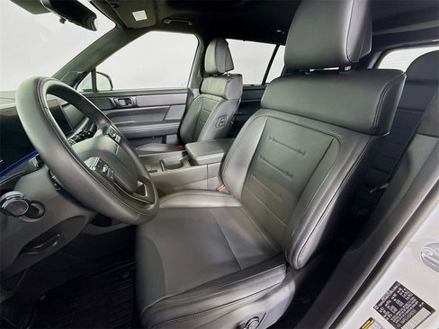 Used 2025 Hyundai Santa Fe Calligraphy image 5