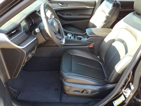 New 2025 Jeep Grand Cherokee Limited image 34