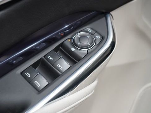 Used 2023 Cadillac XT4 Luxury w/ Cold Weather Package AWD/4WD image 20