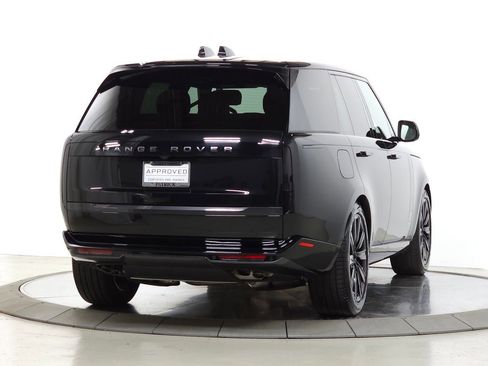 Used 2025 Land Rover Range Rover SE AWD/4WD image 8