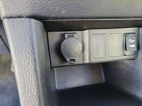 Used 2015 Toyota Corolla LE image 21