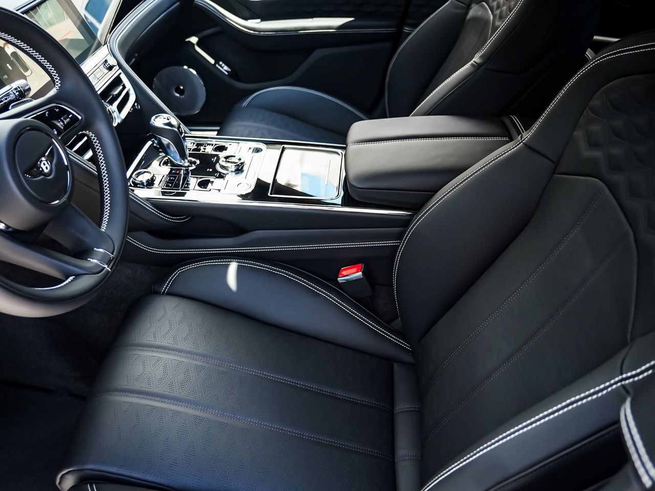 Used 2025 Bentley Flying Spur Plug-In Hybrid AWD/4WD image 16