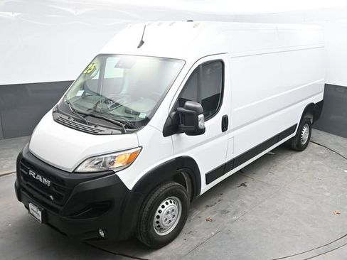 Used 2025 RAM ProMaster 2500 w/ Convenience Group image 23
