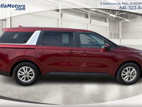 Used 2023 Kia Carnival LX FWD image 2