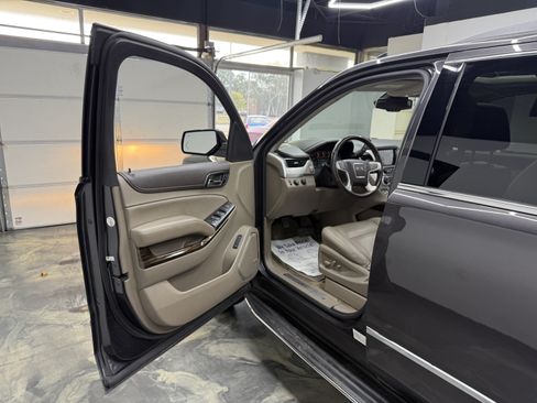 Used 2017 GMC Yukon SLT w/ Premium Edition AWD/4WD image 8