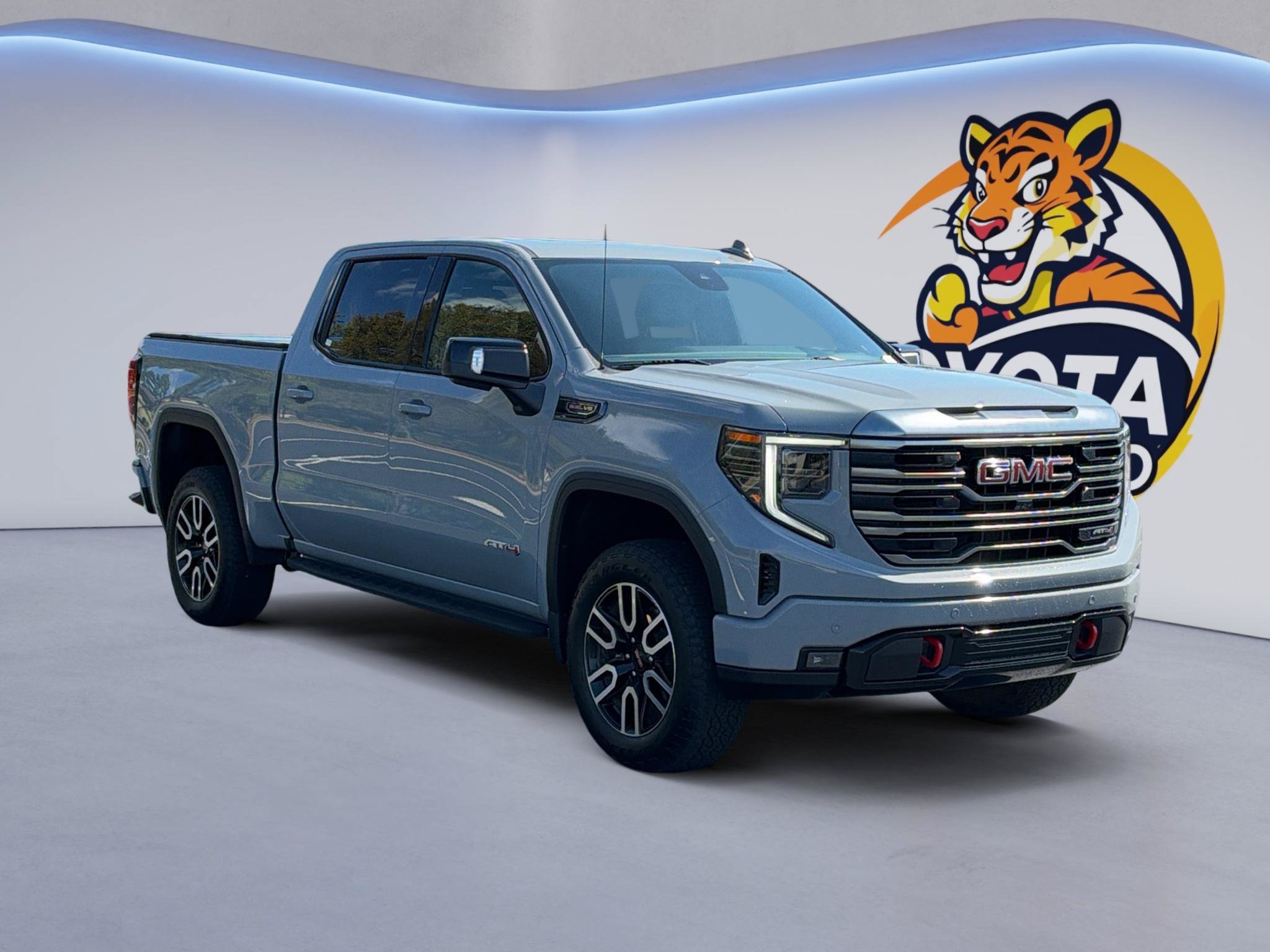 Used 2024 GMC Sierra 1500 AT4 w/ Technology Package AWD/4WD image 3