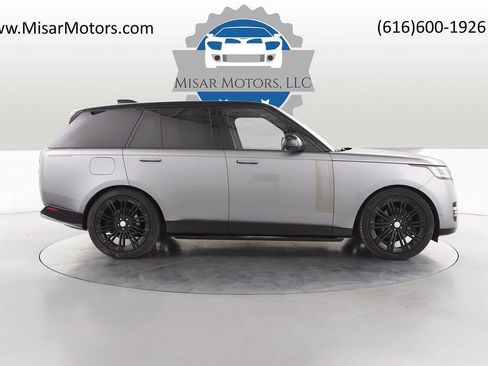 Used 2023 Land Rover Range Rover SE AWD/4WD image 2