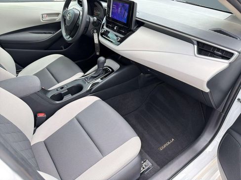 Used 2024 Toyota Corolla LE FWD image 29