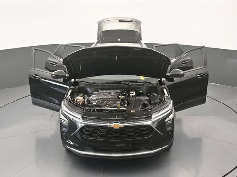 Used 2025 Chevrolet Trax LT FWD image 68