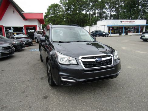 Used 2017 Subaru Forester 2.5i Premium w/ All-Weather Package AWD/4WD image 10