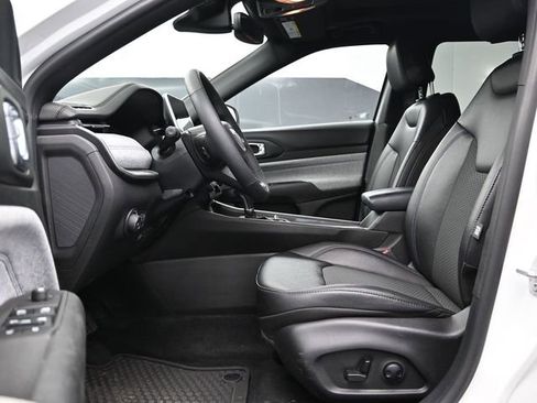 New 2025 Jeep Compass Latitude w/ Sun & Sound Group AWD/4WD image 5