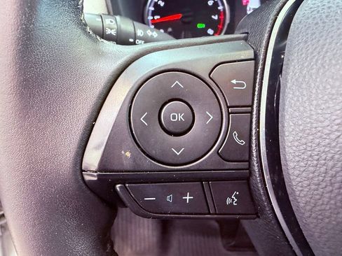 Used 2019 Toyota RAV4 XLE Premium FWD image 21