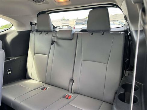 Used 2020 Toyota Highlander XLE AWD/4WD image 11