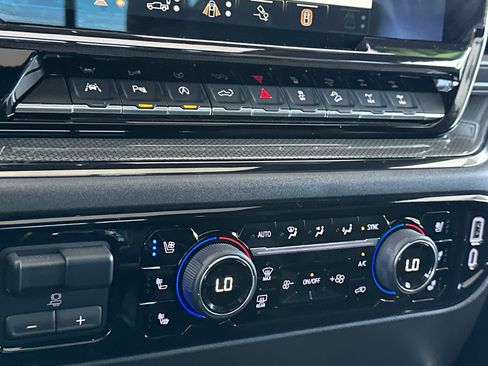 Used 2025 Chevrolet Silverado 1500 ZR2 w/ Technology Package image 29