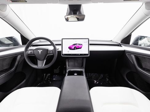 Used 2024 Tesla Model Y Long Range image 18