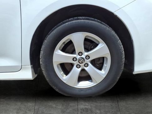 Used 2020 Toyota Sienna L FWD image 9