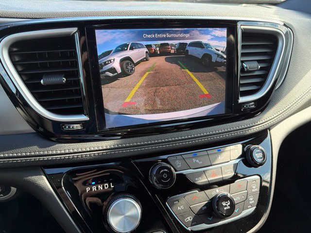 New 2027 Chrysler Pacifica Select FWD image 16