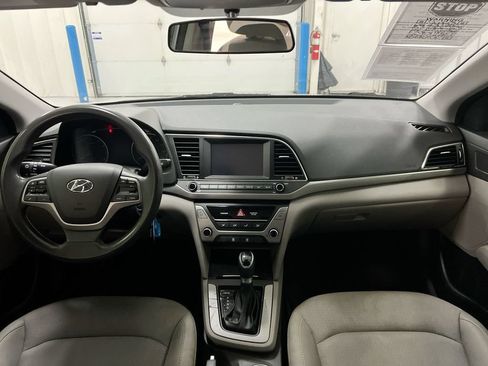Used 2017 Hyundai Elantra SE FWD image 10