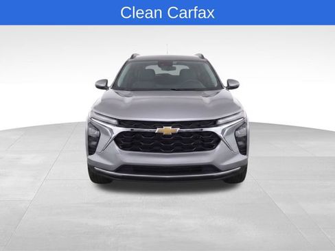 Used 2025 Chevrolet Trax LT w/ LT Convenience Package FWD image 5