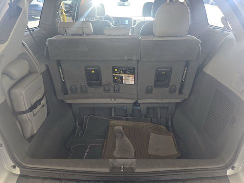 Used 2020 Toyota Sienna XLE w/ XLE Navigation Package image 9