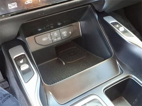 Used 2024 Kia Sorento S image 19