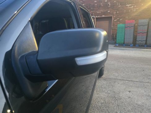 Used 2017 Nissan Titan SV image 38