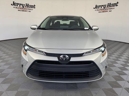 Used 2025 Toyota Corolla LE FWD image 5
