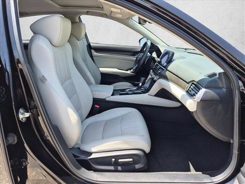 Used 2018 Honda Accord Touring image 21
