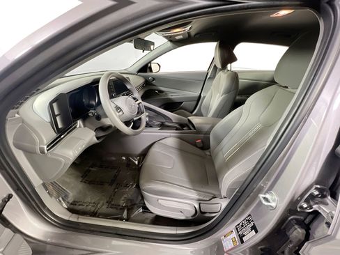 Used 2023 Hyundai Elantra SEL w/ Cargo Package image 19