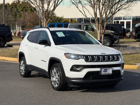 Certified 2022 Jeep Compass Latitude image 1