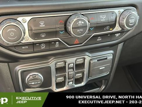 Used 2021 Jeep Wrangler Unlimited Sahara image 20