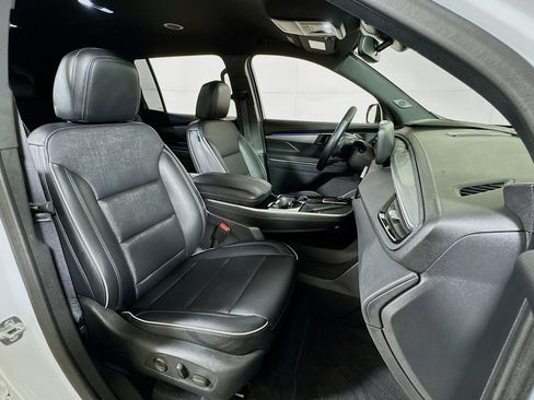 Used 2025 Buick Enclave Preferred AWD/4WD image 28