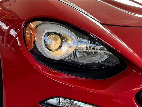 Used 2018 FIAT 124 Spider Classica w/ Technology Group image 26