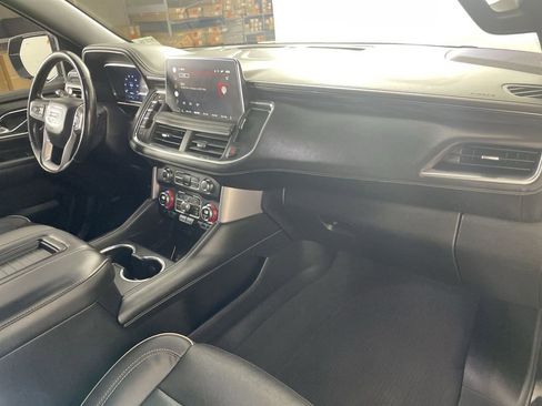 Used 2022 GMC Yukon XL SLT w/ SLT Premium Package image 29