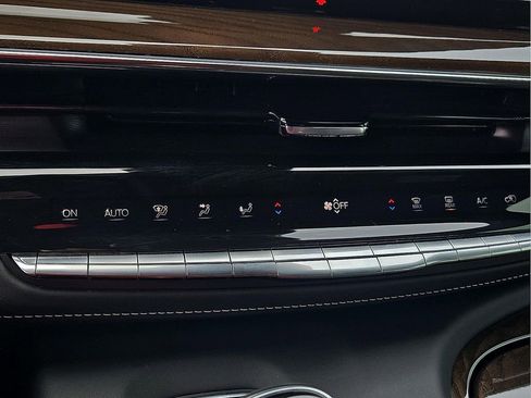 Used 2024 Cadillac Escalade Sport Platinum w/ LPO, ONYX Package image 17