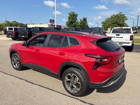 Used 2026 Chevrolet Trax LT w/ Driver Confidence Package FWD image 5