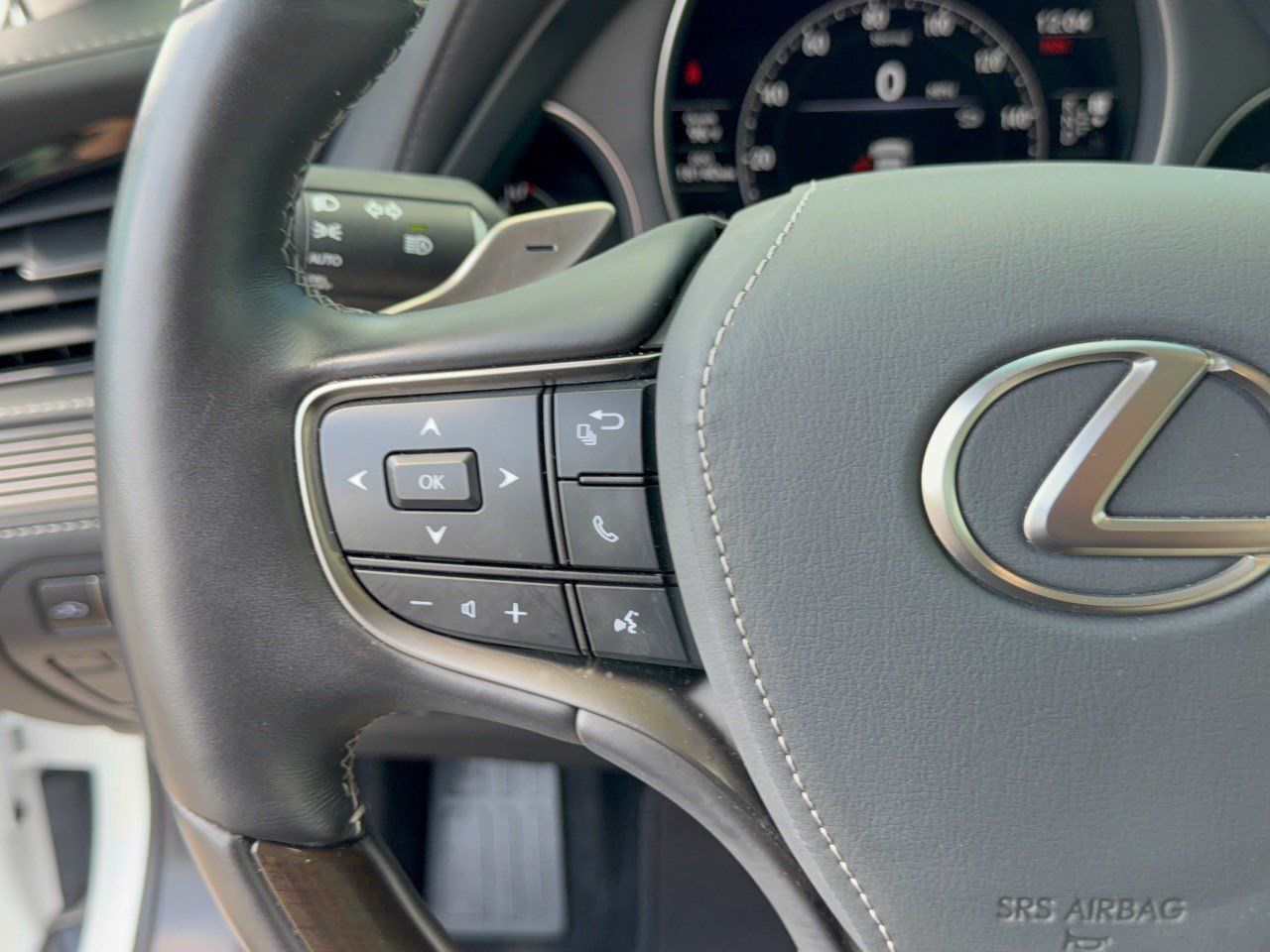 Used 2023 Lexus LS 500 w/ Interior Upgrade Package RWD image 18