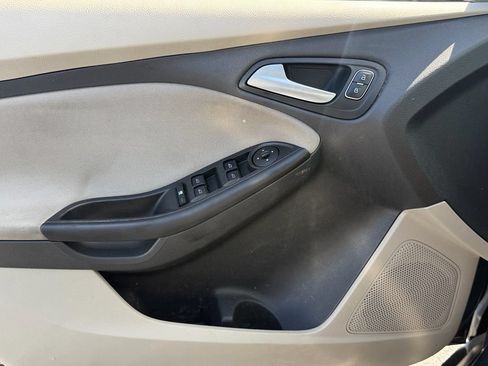 Used 2017 Ford Focus SE FWD image 26