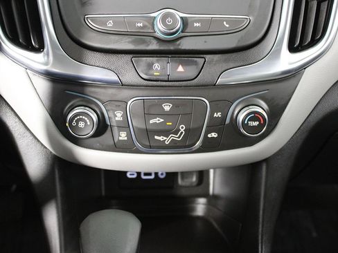 Used 2022 Chevrolet Equinox LT image 25