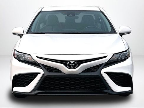 Used 2022 Toyota Camry SE FWD image 4